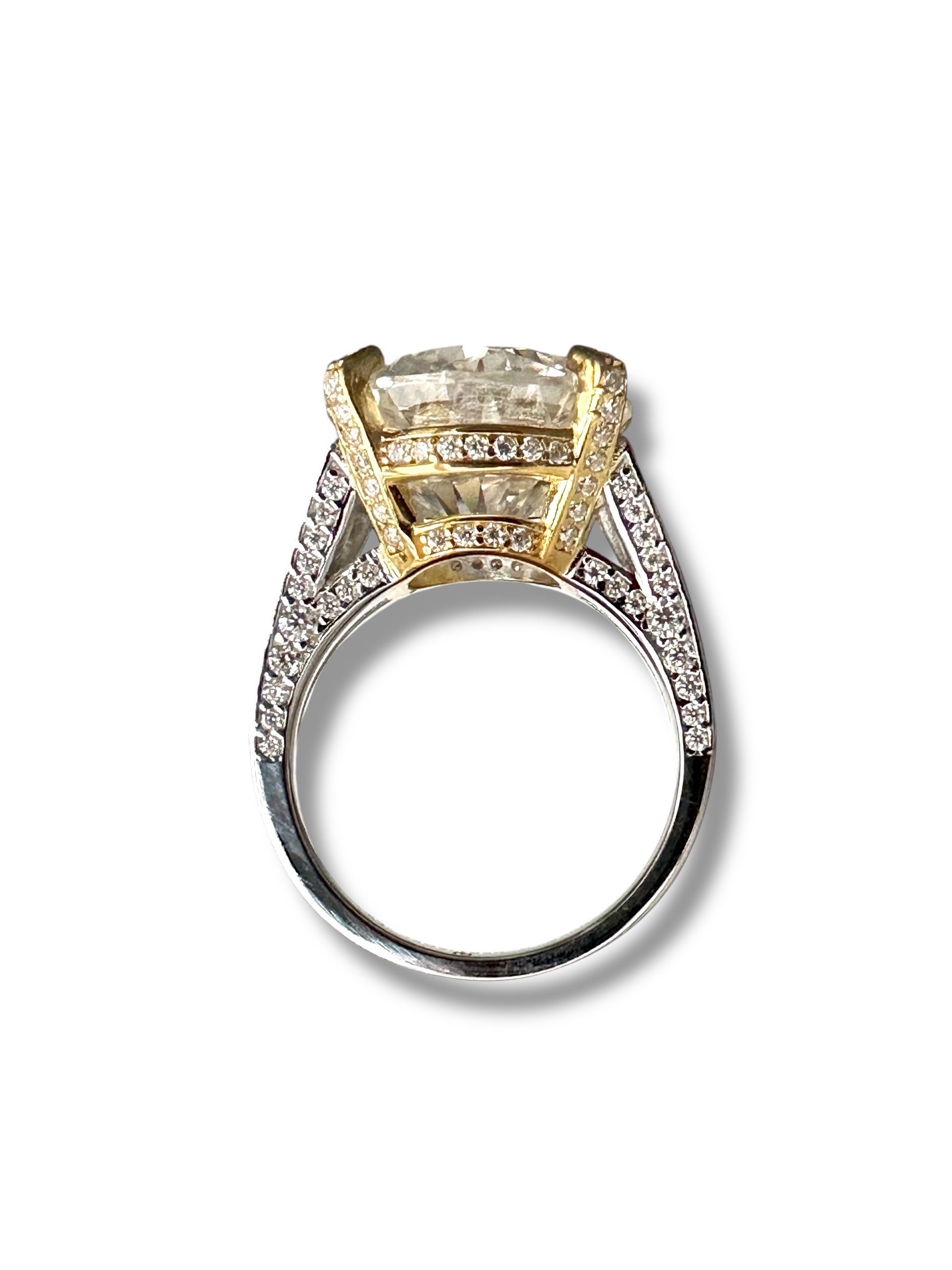 10ct Round Brilliant Moissanite Ring  image 1