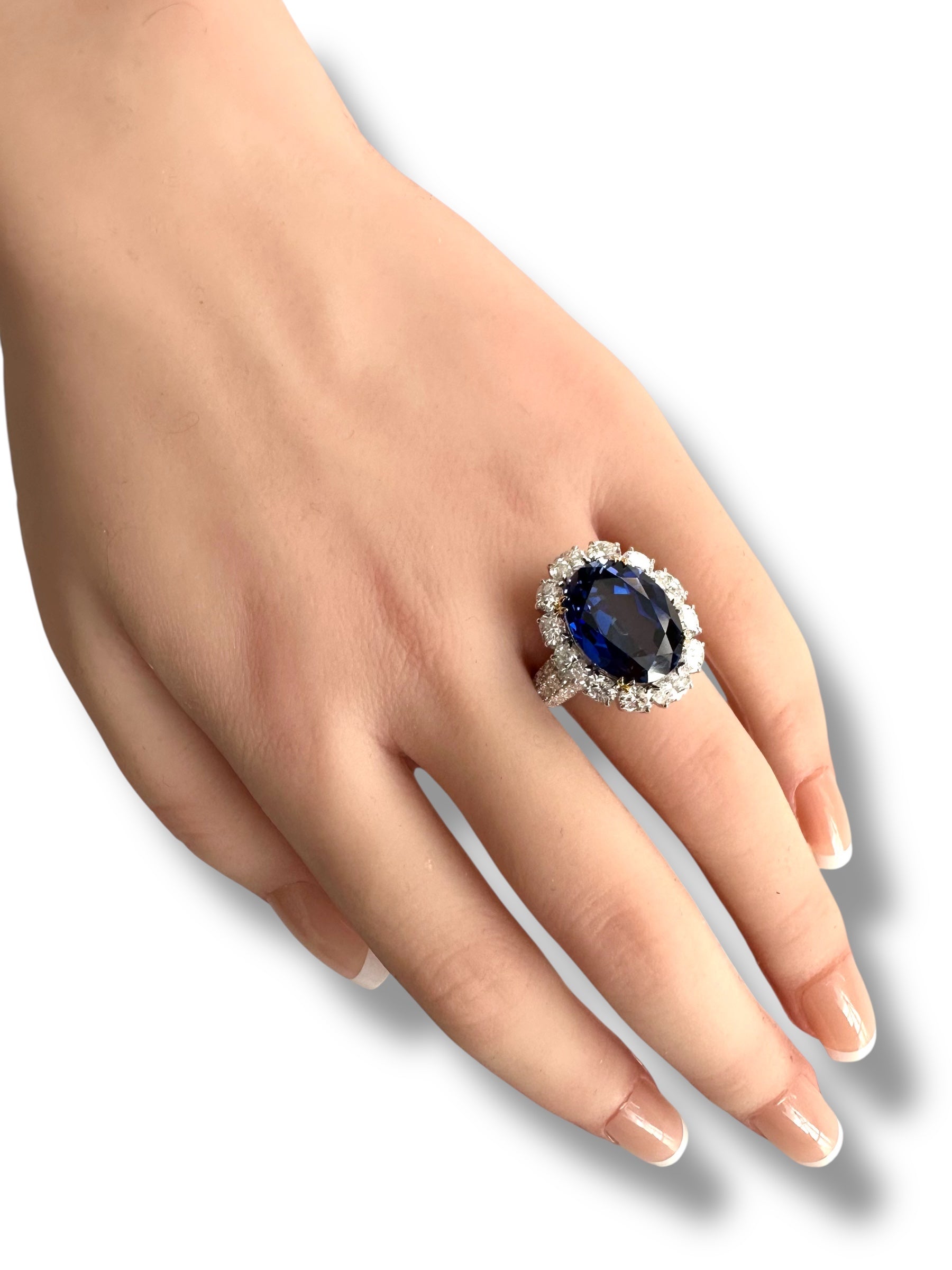 Stunning 13ct LC Sapphire Ring  image 2