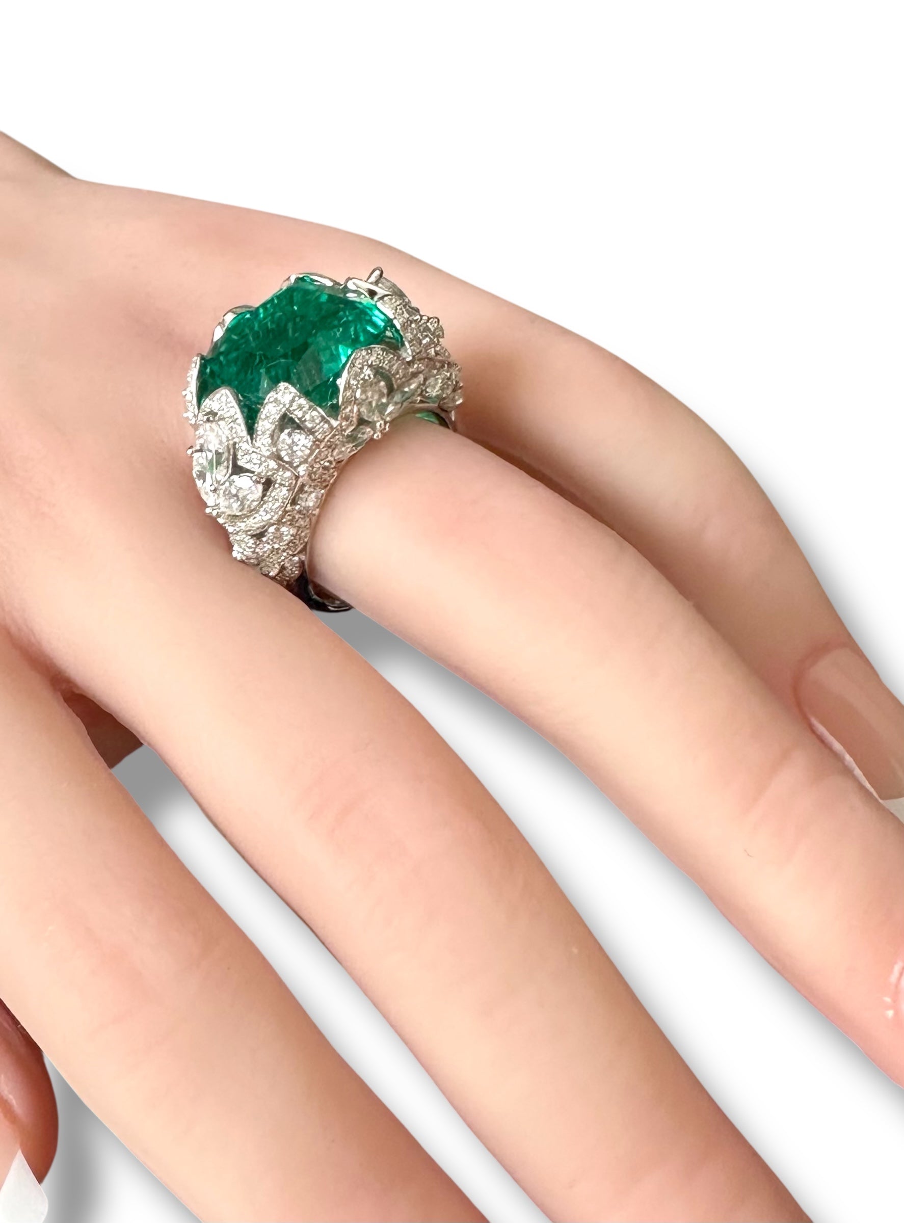 11.33ct Stunning Emerald Ring image 4