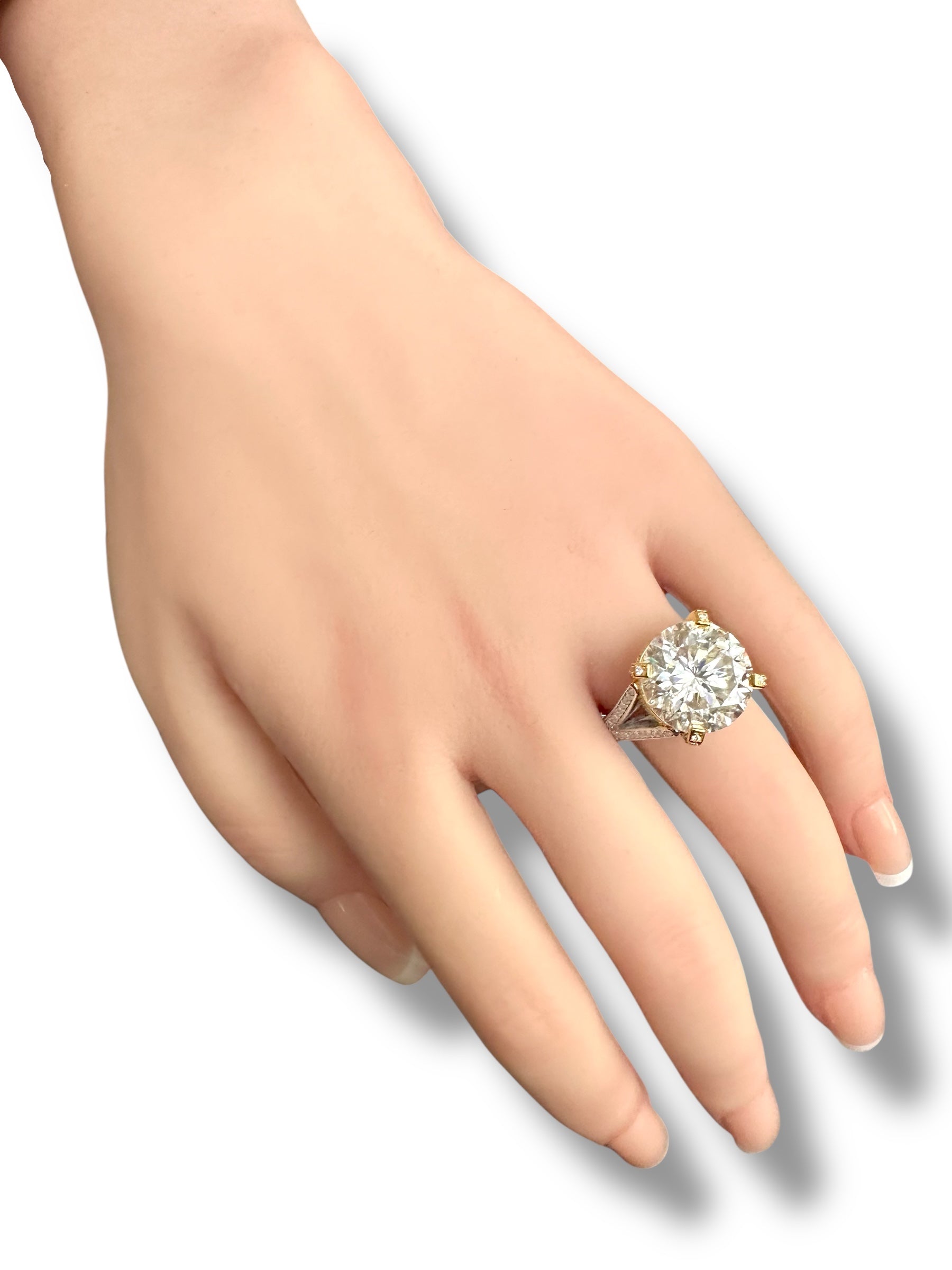 10ct Round Brilliant Moissanite Ring  image 3