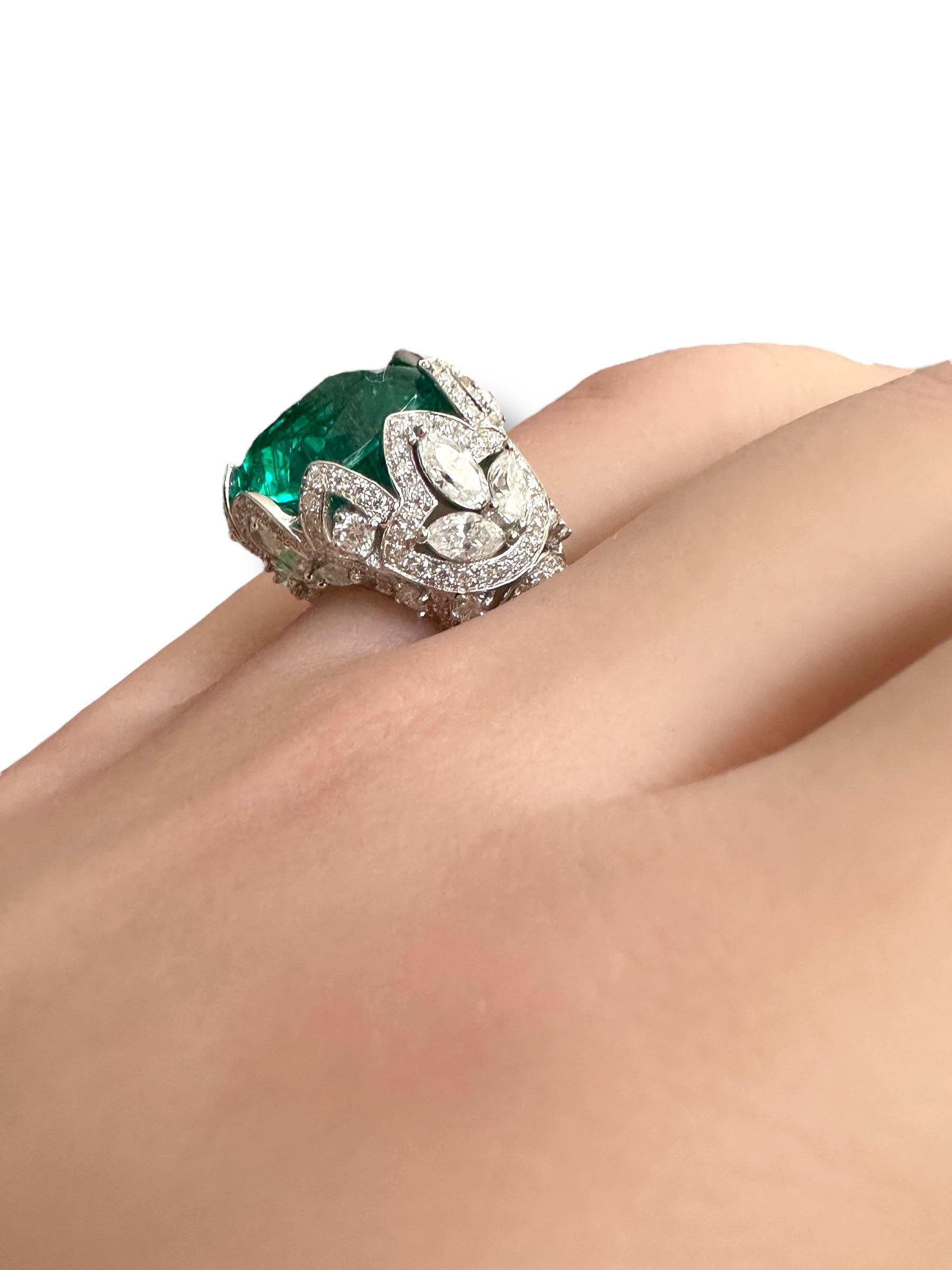 11.33ct Stunning Emerald Ring image 7