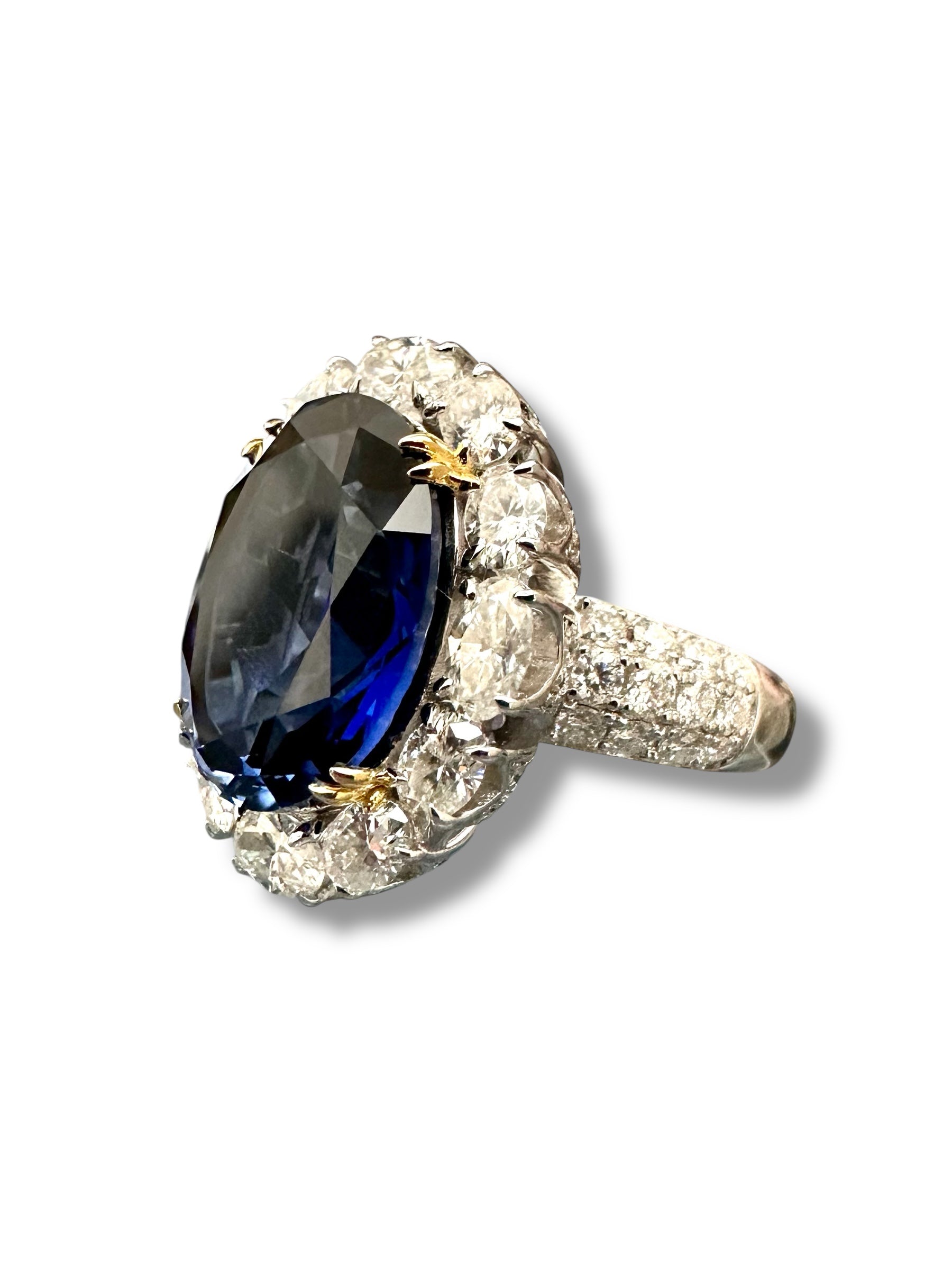Stunning 13ct LC Sapphire Ring  image 4